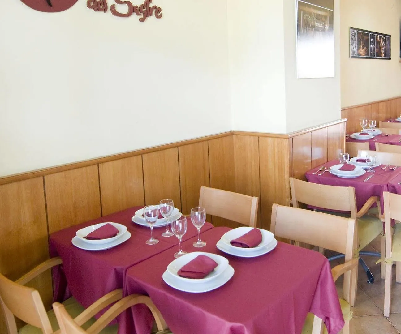 Hotel Ciutat De Sant Adria Sant Adrià de Besòs 2*,  Spagna